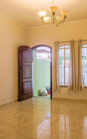Casa para alugar com 110m², 2 quartos e 2 vagas Casa para alugar com 110m², 2 quartos e 2 vagasSala
