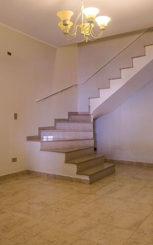 Casa para alugar com 110m², 2 quartos e 2 vagas Casa para alugar com 110m², 2 quartos e 2 vagasSala
