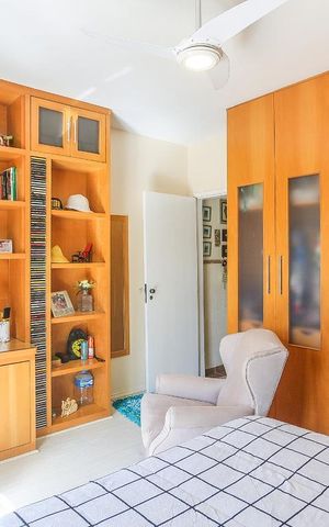 Casa de condomínio à venda com 320m², 4 quartos e 2 vagas Casa de condomínio à venda com 320m², 4 quartos e 2 vagasQuarto 1