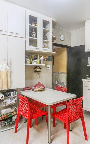 Casa de condomínio à venda com 320m², 4 quartos e 2 vagas Casa de condomínio à venda com 320m², 4 quartos e 2 vagasCozinha