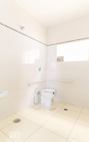 Casa para alugar com 190m², 2 quartos e 4 vagasBanheiro Social