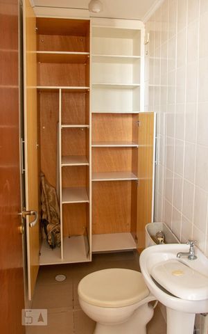 Apartamento à venda com 130m², 3 quartos e 2 vagas Apartamento à venda com 130m², 3 quartos e 2 vagasBanheiro de Serviço