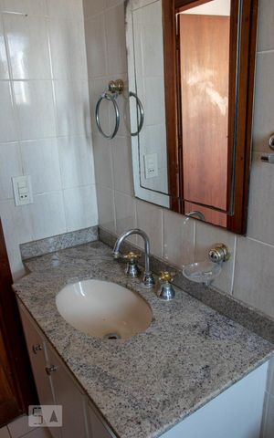 Apartamento à venda com 130m², 3 quartos e 2 vagas Apartamento à venda com 130m², 3 quartos e 2 vagasBanheiro