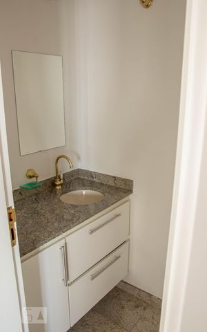 Apartamento à venda com 130m², 3 quartos e 2 vagas Apartamento à venda com 130m², 3 quartos e 2 vagasBanheiro Corredor