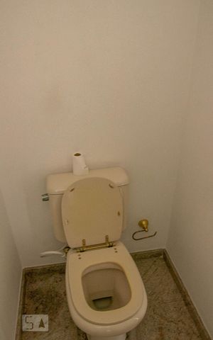 Apartamento à venda com 130m², 3 quartos e 2 vagas Apartamento à venda com 130m², 3 quartos e 2 vagasBanheiro Corredor
