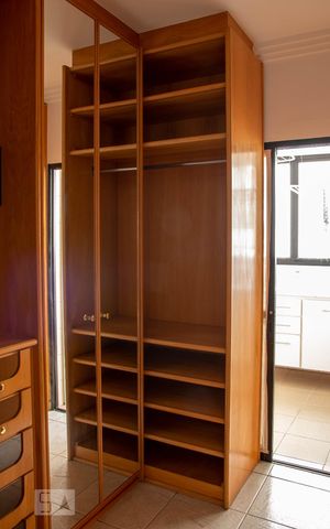 Apartamento à venda com 130m², 3 quartos e 2 vagas Apartamento à venda com 130m², 3 quartos e 2 vagasCloset