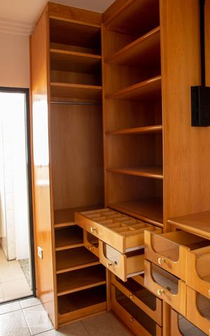 Apartamento à venda com 130m², 3 quartos e 2 vagas Apartamento à venda com 130m², 3 quartos e 2 vagasCloset