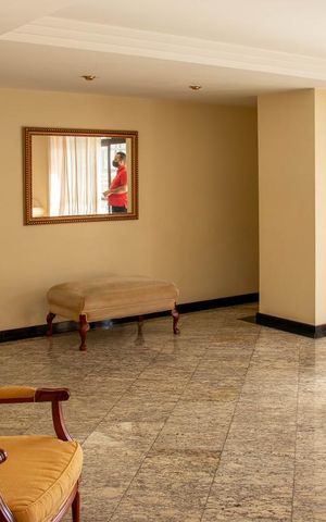 Apartamento à venda com 130m², 3 quartos e 2 vagas Apartamento à venda com 130m², 3 quartos e 2 vagasHall de Entrada