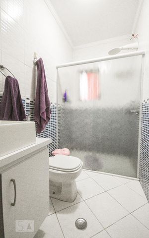 Casa à venda com 200m², 4 quartos e 2 vagas Casa à venda com 200m², 4 quartos e 2 vagasBanheiro 2