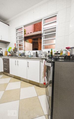 Casa à venda com 200m², 4 quartos e 2 vagas Casa à venda com 200m², 4 quartos e 2 vagasCozinha