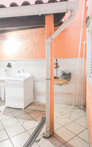Casa à venda com 200m², 4 quartos e 2 vagas Casa à venda com 200m², 4 quartos e 2 vagasÁrea de Serviço