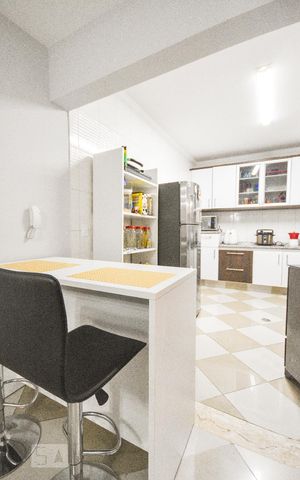Casa à venda com 200m², 4 quartos e 2 vagas Casa à venda com 200m², 4 quartos e 2 vagasSala de Jantar