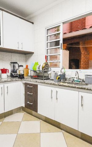Casa à venda com 200m², 4 quartos e 2 vagas Casa à venda com 200m², 4 quartos e 2 vagasCozinha
