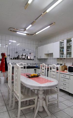 Casa à venda com 178m², 3 quartos e 2 vagasCozinha