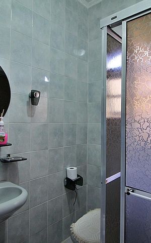 Casa à venda com 178m², 3 quartos e 2 vagasBanheiro 2