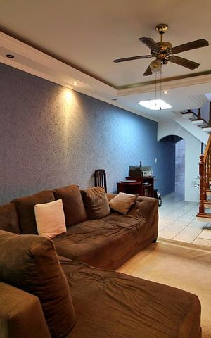 Casa à venda com 178m², 3 quartos e 2 vagasSala