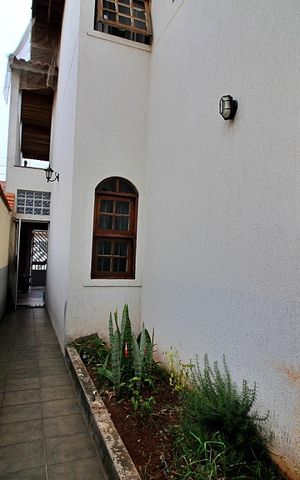 Casa à venda com 178m², 3 quartos e 2 vagasÁrea Externa