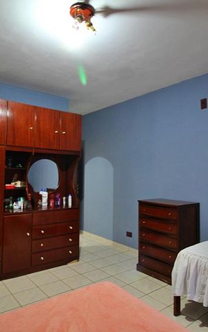 Casa à venda com 178m², 3 quartos e 2 vagasQuarto Suíte
