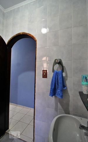 Casa à venda com 178m², 3 quartos e 2 vagasBanheiro 2
