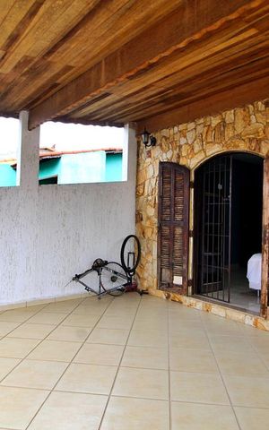 Casa à venda com 178m², 3 quartos e 2 vagasVaranda