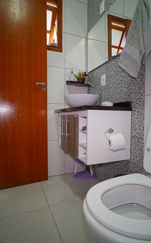 Casa à venda com 120m², 4 quartos e 2 vagasBanheiro