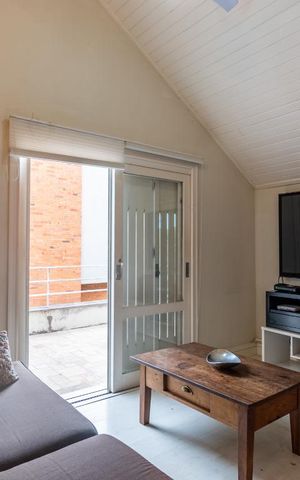 Casa à venda com 270m², 2 quartos e 4 vagas Casa à venda com 270m², 2 quartos e 4 vagasSala de TV
