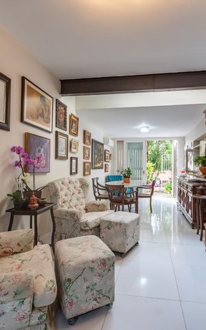 Casa à venda com 270m², 2 quartos e 4 vagas Casa à venda com 270m², 2 quartos e 4 vagasSala