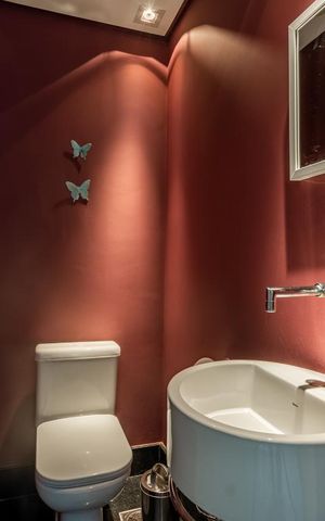 Casa à venda com 270m², 2 quartos e 4 vagas Casa à venda com 270m², 2 quartos e 4 vagasLavabo