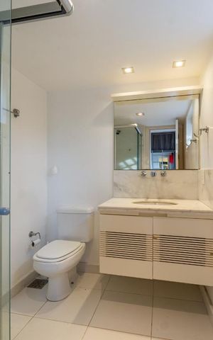 Casa à venda com 270m², 2 quartos e 4 vagas Casa à venda com 270m², 2 quartos e 4 vagasBanheiro da Suíte 2