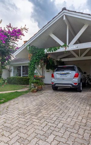Casa à venda com 270m², 2 quartos e 4 vagas Casa à venda com 270m², 2 quartos e 4 vagasGaragem