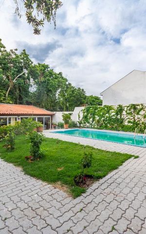 Casa à venda com 270m², 2 quartos e 4 vagas Casa à venda com 270m², 2 quartos e 4 vagasVista da Sala