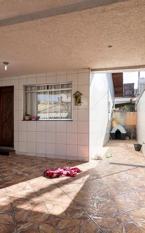 Casa à venda com 70m², 2 quartos e 2 vagasGaragem e quintal