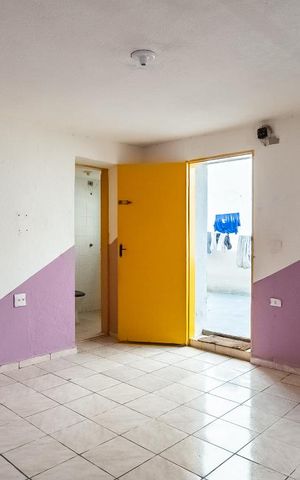 Casa para alugar com 30m², 1 quarto e sem vaga Casa para alugar com 30m², 1 quarto e sem vagaSala e Quarto