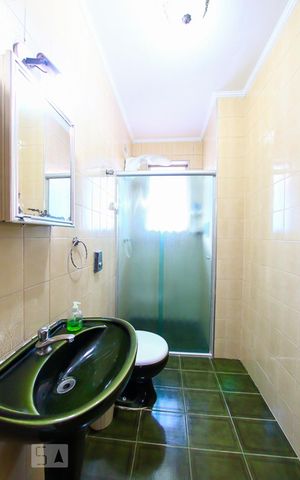 Casa para alugar com 248m², 6 quartos e 6 vagas Casa para alugar com 248m², 6 quartos e 6 vagasBanheiro