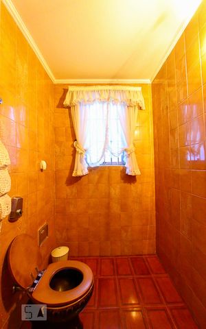 Casa para alugar com 248m², 6 quartos e 6 vagas Casa para alugar com 248m², 6 quartos e 6 vagasBanheiro