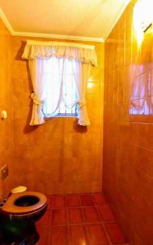 Casa para alugar com 248m², 6 quartos e 6 vagas Casa para alugar com 248m², 6 quartos e 6 vagasBanheiro