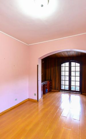 Casa para alugar com 248m², 6 quartos e 6 vagas Casa para alugar com 248m², 6 quartos e 6 vagasQuarto 1