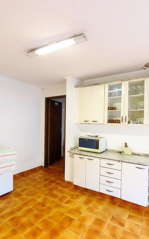 Casa para alugar com 248m², 6 quartos e 6 vagas Casa para alugar com 248m², 6 quartos e 6 vagasCozinha