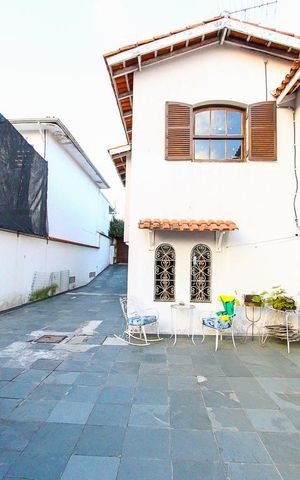 Casa para alugar com 248m², 6 quartos e 6 vagas Casa para alugar com 248m², 6 quartos e 6 vagasQuintal