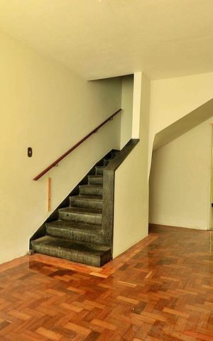 Casa à venda com 126m², 5 quartos e 1 vagaSala