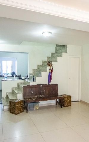 Casa à venda com 500m², 7 quartos e 8 vagas Casa à venda com 500m², 7 quartos e 8 vagasSala