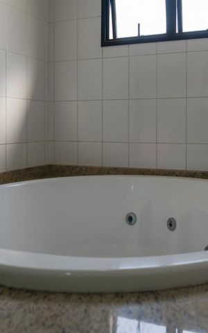 Apartamento à venda com 261m², 4 quartos e 3 vagasBanheiro suite 1