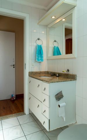 Apartamento à venda com 261m², 4 quartos e 3 vagasBanheiro suite 3