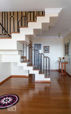Apartamento à venda com 261m², 4 quartos e 3 vagasEscada
