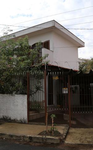 Casa à venda com 160m², 3 quartos e 2 vagasFachada