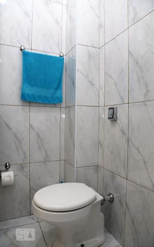 Casa à venda com 160m², 3 quartos e 2 vagasBanheiro