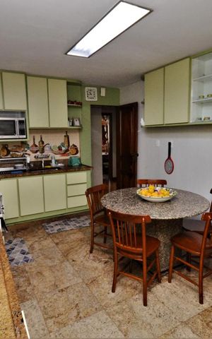 Apartamento à venda com 277m², 3 quartos e 2 vagasCozinha - Armários