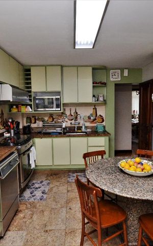 Apartamento à venda com 277m², 3 quartos e 2 vagasCozinha - Armários