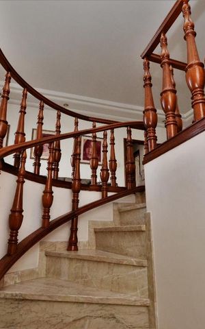 Apartamento à venda com 277m², 3 quartos e 2 vagasEscada