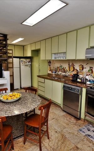 Apartamento à venda com 277m², 3 quartos e 2 vagasCozinha - Armários